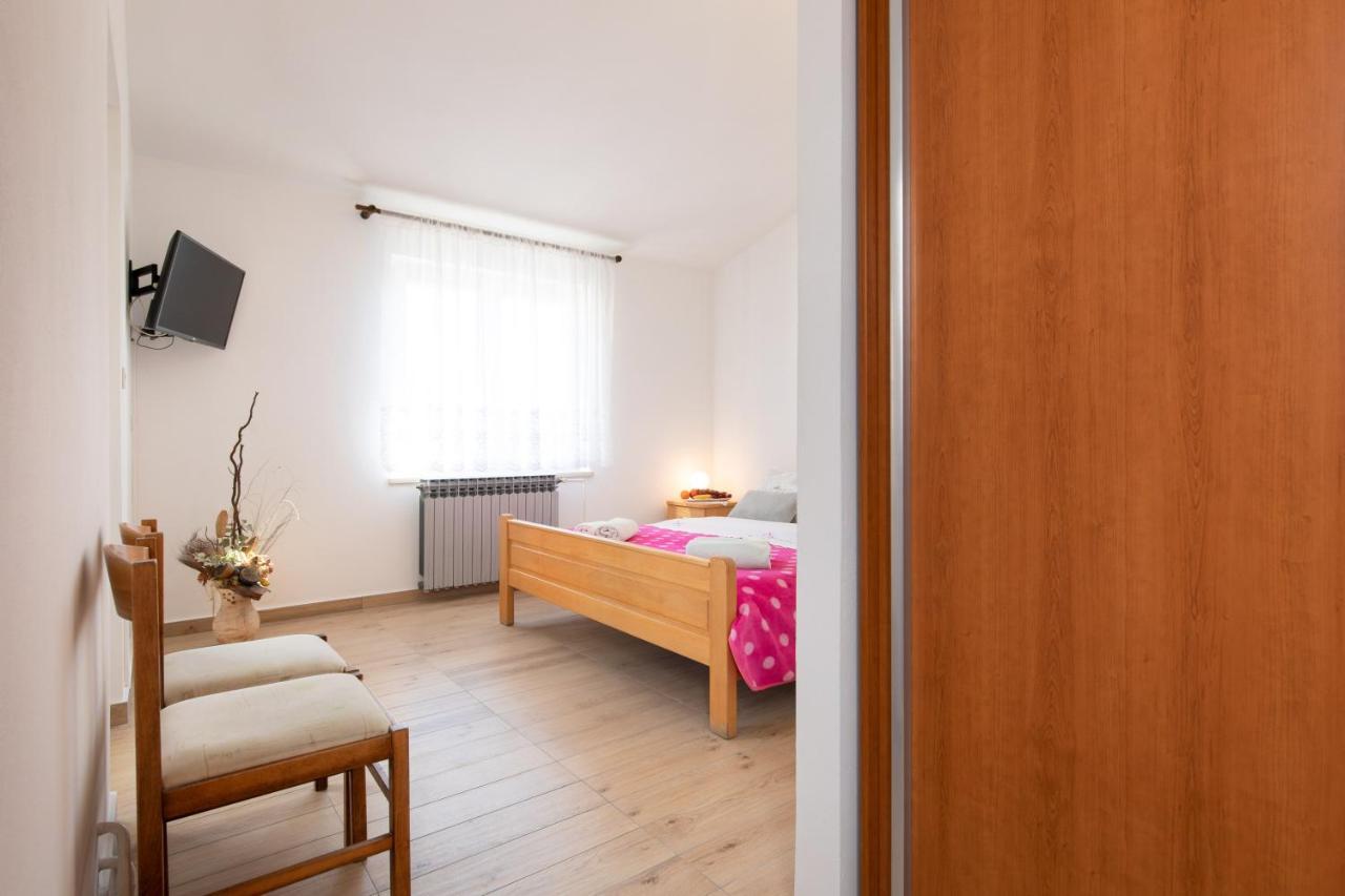 Bed And Breakfast Ema Krk Town Exterior photo
