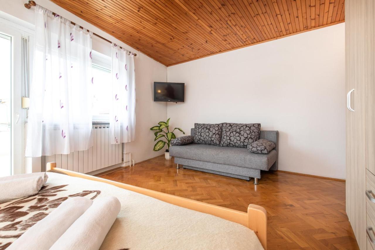Bed And Breakfast Ema Krk Town Exterior photo