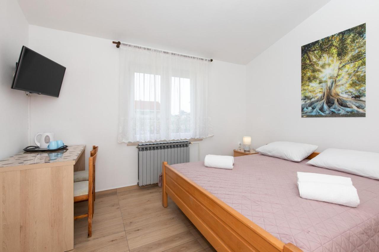 Bed And Breakfast Ema Krk Town Exterior photo